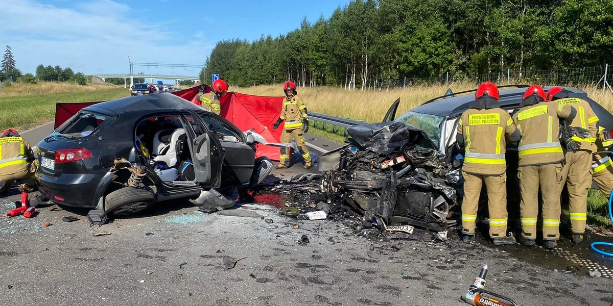 Kamiennik Wielki. Wypadek koło Elbląga. Nie żyją 4 osoby — m.in. dziecko