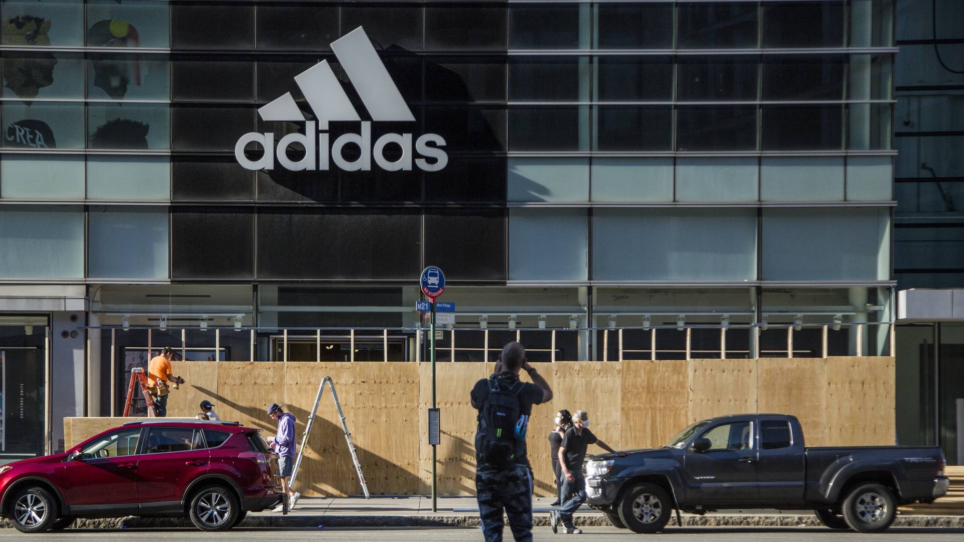 Adidas Überraschung Unter Dax Riesen Eine Minderheit Diese Mitarbeiter Sind Betroffen - qc55js6