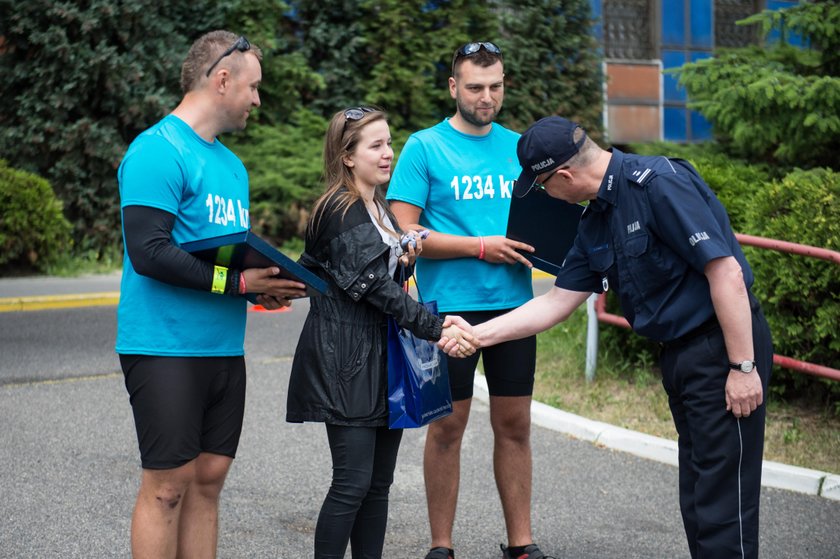 Katowice. Charytatywna sztafeta rowerowa policjantów