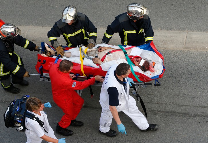 Katastrofa kolejowa we Francji. Pociąg wypadł z torów pod Paryżem