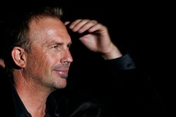 Kiedyś tańczył z wilkami, a dzisiaj gra rock'and'rolla