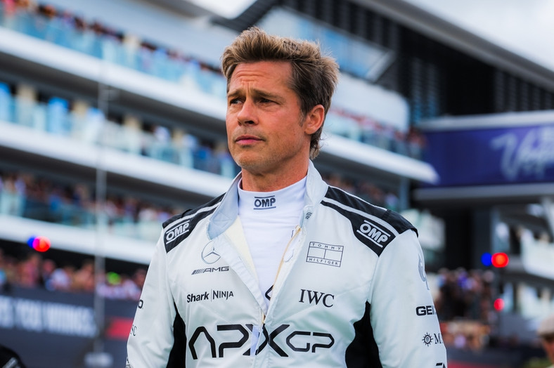 Brad Pitt na planie filmu o Formule 1 (Towcester, 9 lipca 2023 r.)