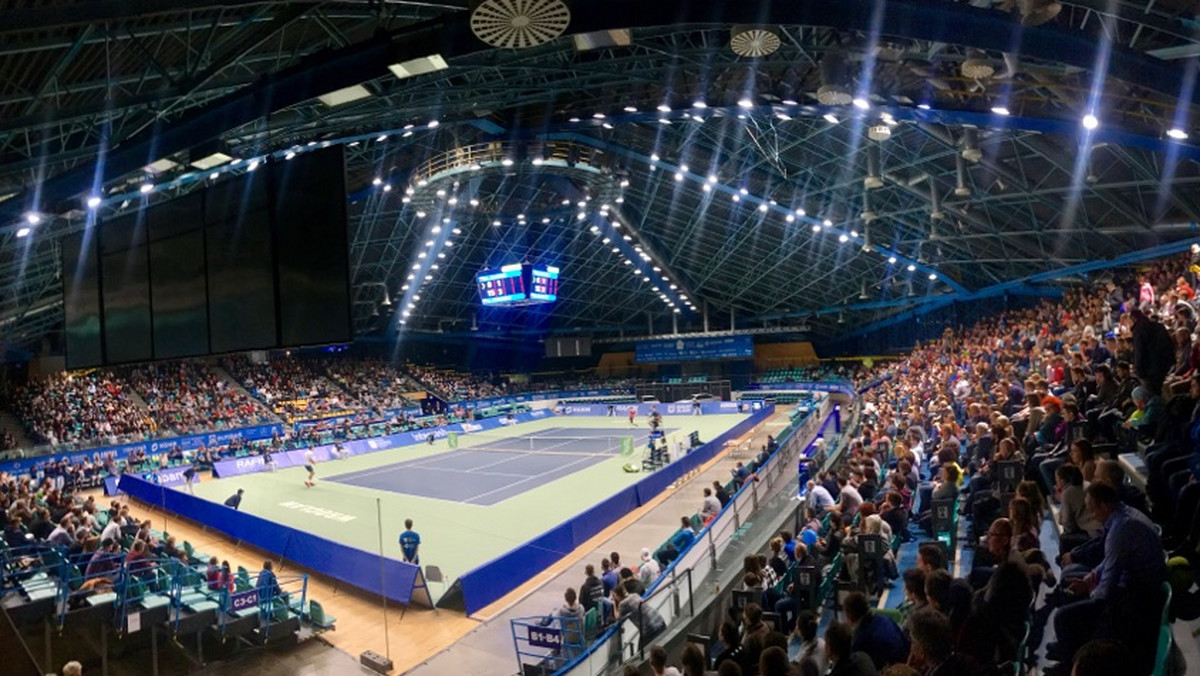 Komplet publiczności w hali Orbita obserwował pojedynek 1. rundy Wrocław Open z udziałem Jerzego Janowicza (188. ATP). Rozbicie kwalifikanta z Czech – Marka Jalovca (311. ATP) zajęło mu równo godzinę (6:4, 6:2).