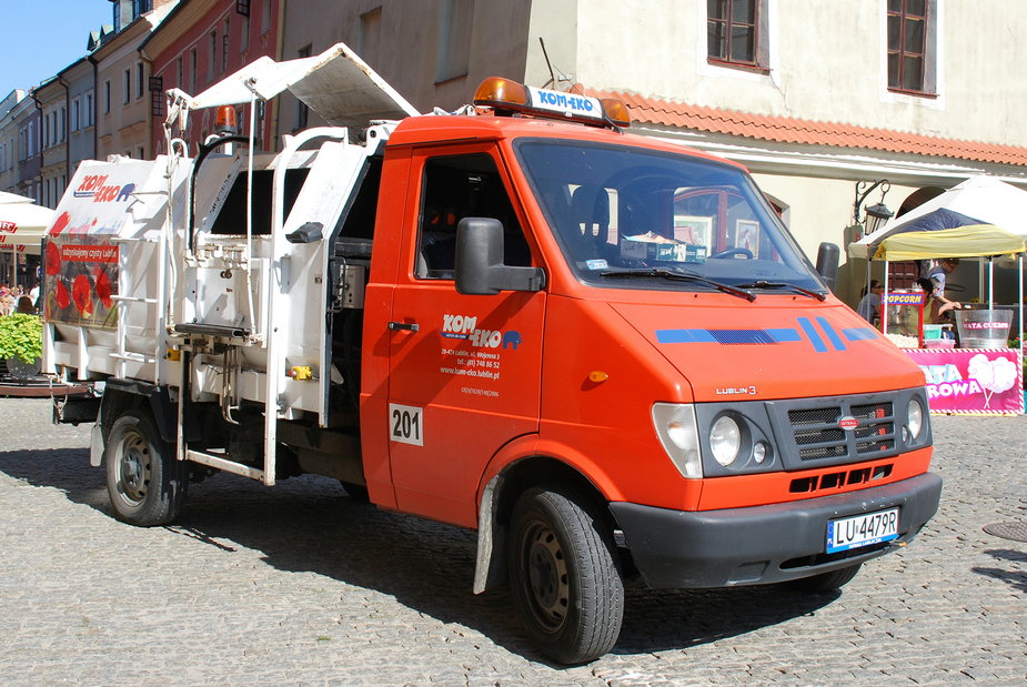 Lublin 3, wyprodukowany pod 
zarządem spółki Intrall, na
zdjęciu w wersji używanej do
oczyszczania miasta Lublina.