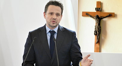 Trzaskowski podpisał zarządzenie. Z urzędów znikają krzyże