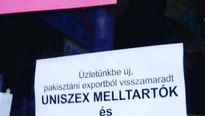 Uniszex melltartó és jézusos harisnya eladó: így üzen A4-esen a magyar – videó
