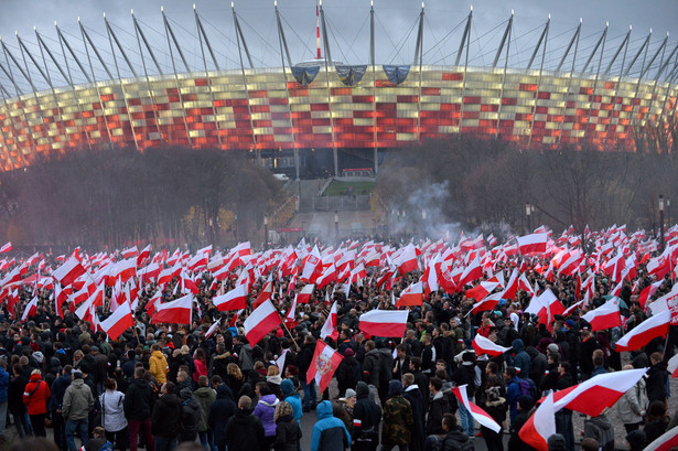 Marsz Niepodległości przeszedł ulicami Warszawy. Było dużo spokojniej niż rok temu