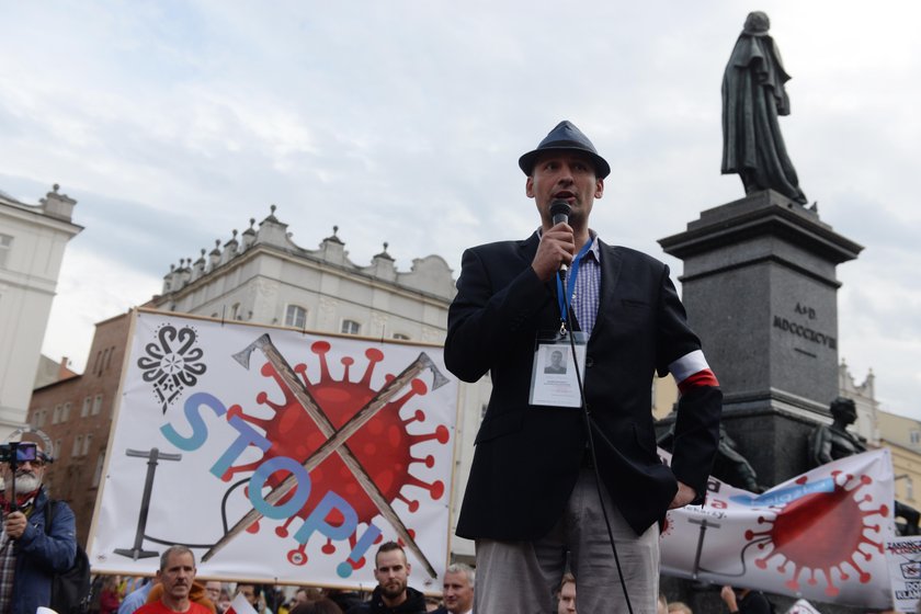 Uważają, że pandemii nie ma i protestują. Szokujące obrazki z Polski