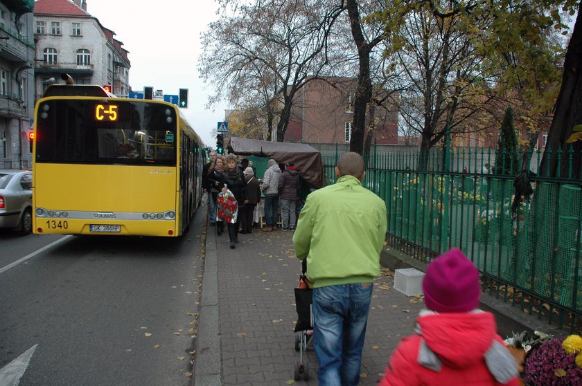 Katowice. Darmowa komunikacja miejska we Wszystkich Świętych