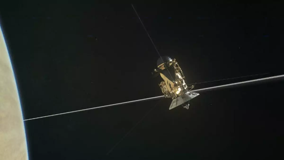 NASA publikuje nagrania z Cassini przelatującego pomiędzy Saturnem i jego pierścieniami