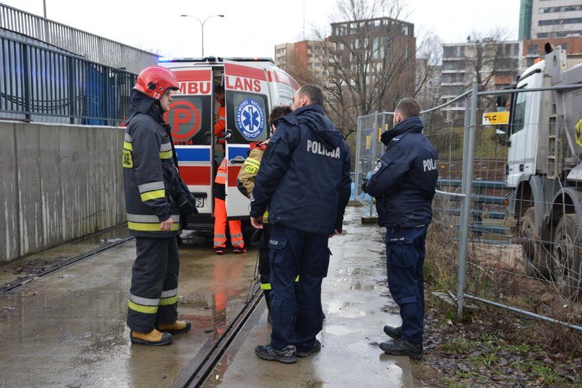 Nad taflą wody unosiła się głowa. 20-latek walczył o życie. Horror w Warszawie