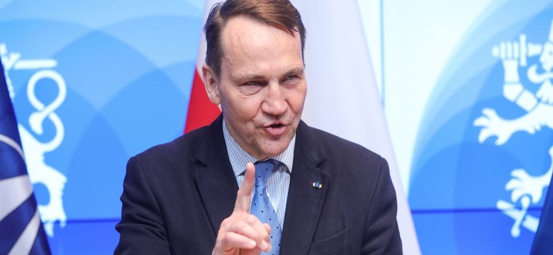 Sikorski nie może odwołać ambasadorów? B. szef MSZ: Może ich wezwać do kraju