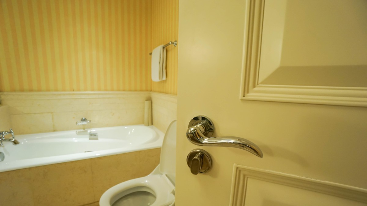 Zašto je važno zatvarati vrata kupatila pre spavanja po Feng šuiu