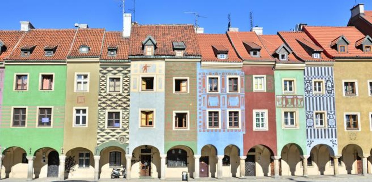 Domki budnicze na Starym Rynku Te piękne kamienice stanowią znakomicie zachowany zabytek dawnej architektury handlowej. Dawniej w budach śledziowych handlowano rybami, świecami i solą.