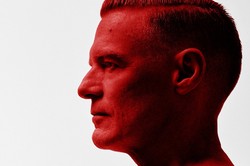 Bryan Adams zapowiada nowy album "Shine A Light". Będzie duet z Jennifer Lopez, premiera w marcu