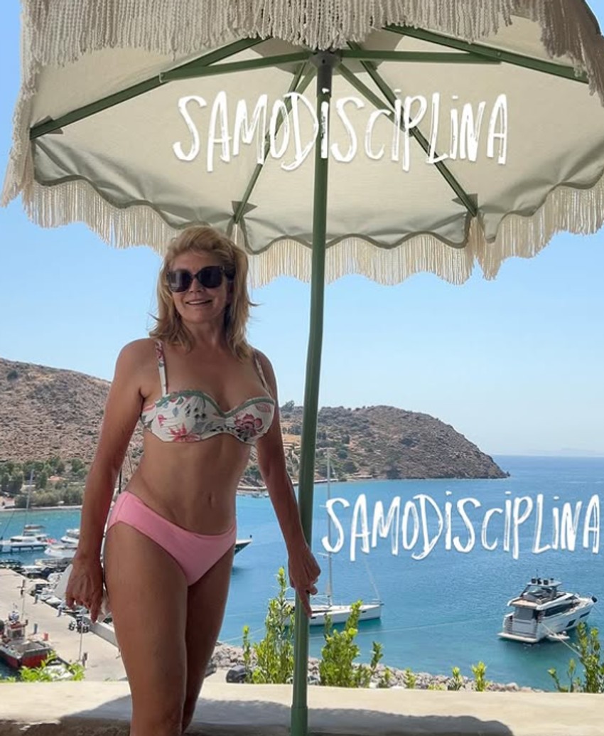 Suzana Mančić na plaži