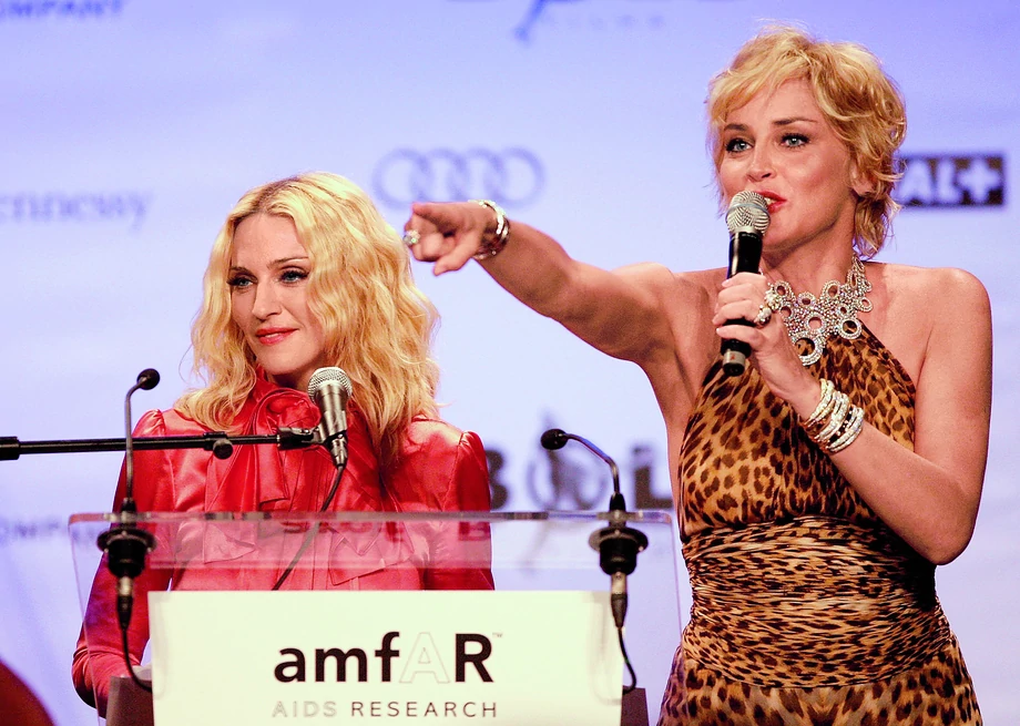 Z Sharon Stone podczas benefisu charytatywnej imprezy amfAR Cinema Against AIDS (2008), organizowanej od 1993 r. na rzecz walki z AIDS i HIV.