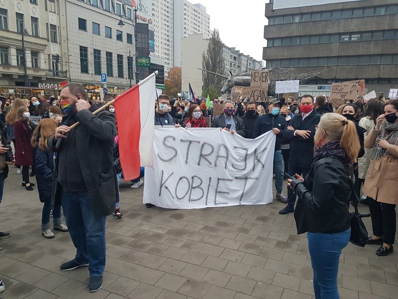 Protest przeciwko zaostrzaniu przepisów aborcyjnych w Łodzi - wtorek 27.10