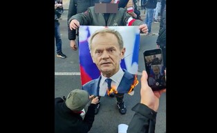 Poboży z MSWiA: Wykroczenie to wstępna kwalifikacja spalenia flagi niemieckiej na Marszu Niepodległości