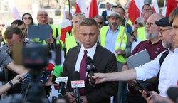 Prokuratura postawiła zarzuty Robertowi Bąkiewiczowi
