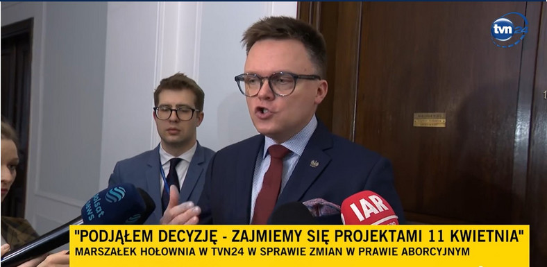 Szymon Hołownia w rozmowie z dziennikarzami