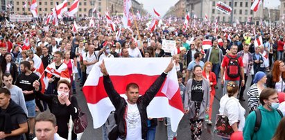 Protesty na Białorusi. Na ulicach pokojowe tłumy, ale też milicja i OMON