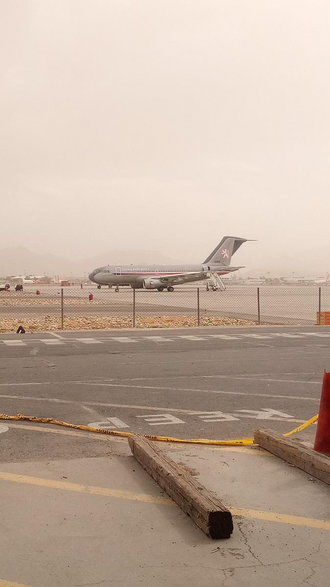 Lotnisko wojskowe w Kabulu, samolot którym wracali Monika i Hadi