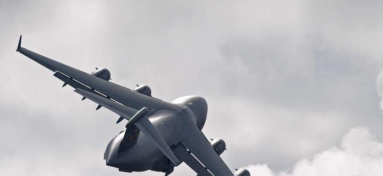 Ciężki wojskowy samolot wylądował we Wrocławiu. Awaria