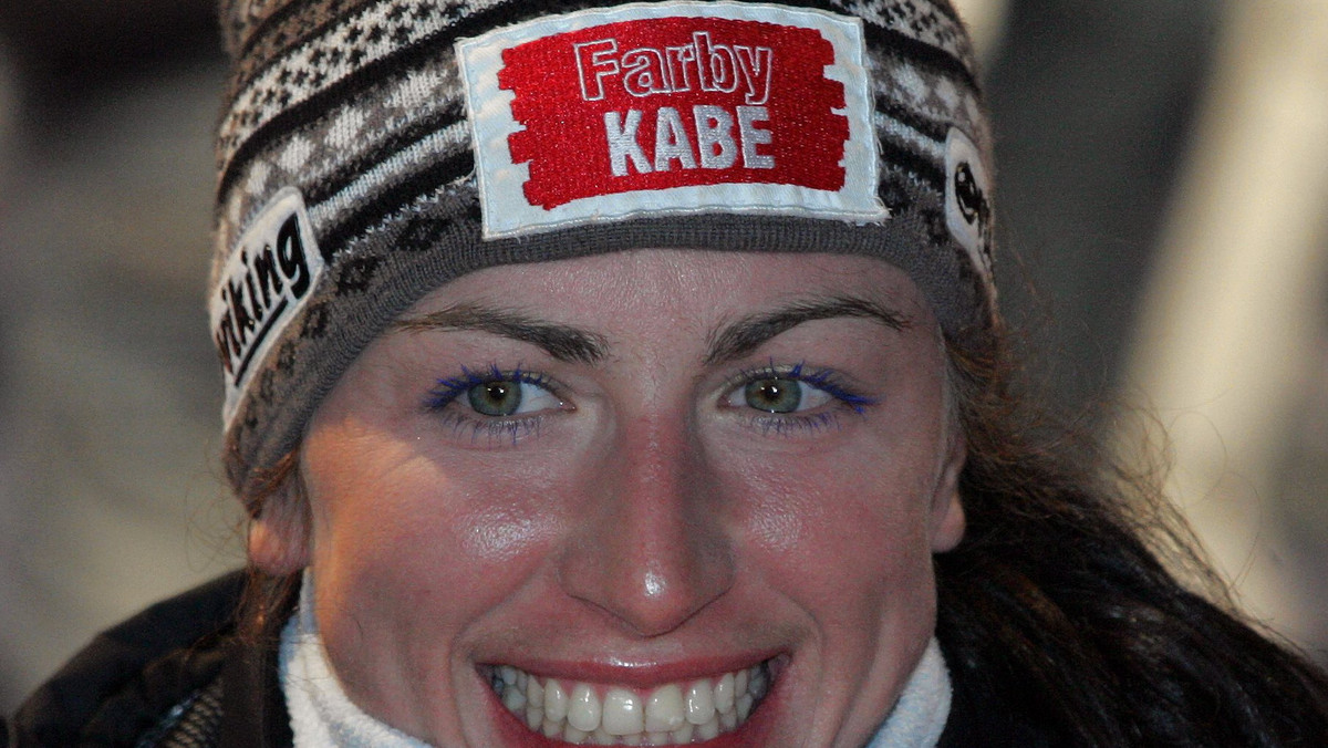 "W niedzielnych czeskich gazetach próżno szukać informacji o drugim złotym medalu Justyny Kowalczyk na mistrzostwach świata w narciarstwie klasycznym w Libercu. Dziennikarze za naszą południową granicą ograniczyli się jedynie do podania wyników biegu na 30 km techniką dowolną ze startu wspólnego, a przecież Polka, to jedna z najjaśniejszych gwiazd tej imprezy" - napisał na swoim blogu "Ślizgiem" wysłannik Onet.pl na mistrzostwa świata w narciarstwie klasycznym, które odbywają się w Libercu.
