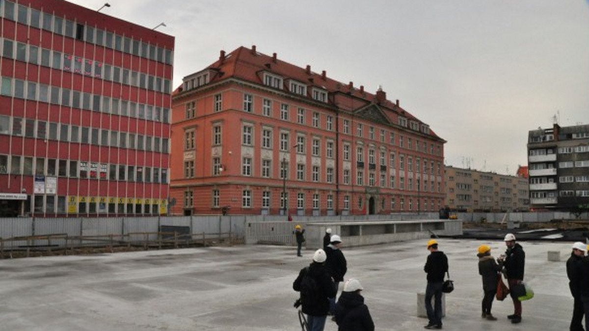 Nowoczesny parking pod pl. Nowy Targ ma być ostatecznie gotowy latem 2013 roku - zdjęcia użytkownika.