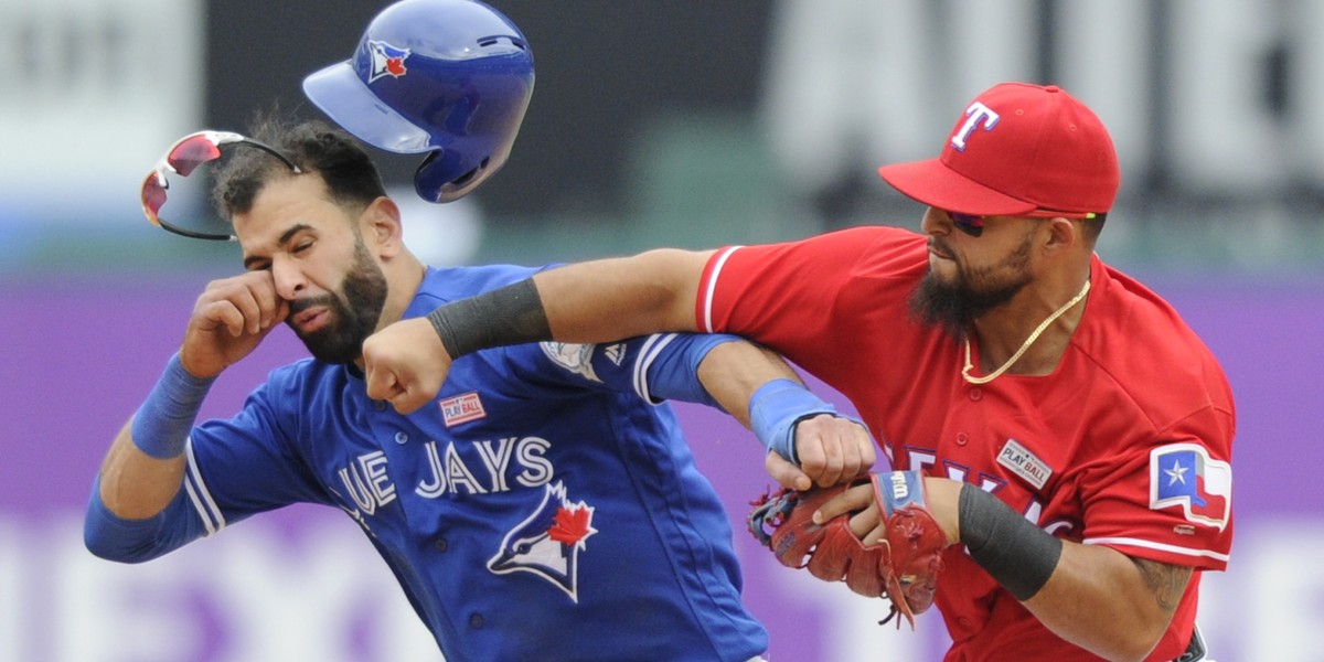 Toronto Blue Jays - Texas Rangers zakończone bójką! Co za cios!