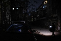 "Ludzie próbują żyć normalnie". Osiedla Odessy "wyją od generatorów"