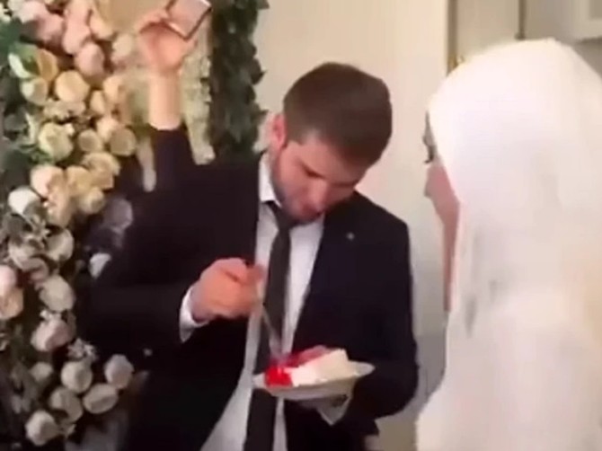 "Ponizio je mladu za ceo život", uzeo prvo parče svadbene torte i prosledio ga ovoj ženi