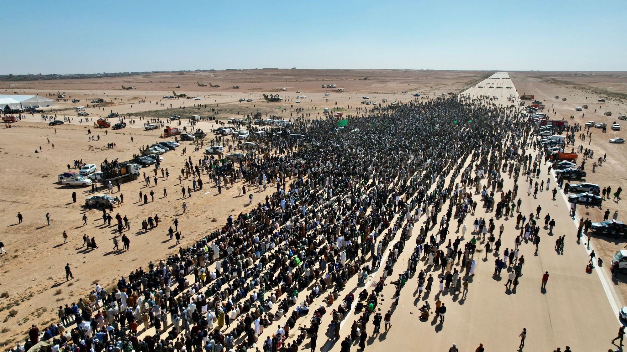 So zosnulým Kaddáfího synom sa rozlúčili tisíce ľudí.