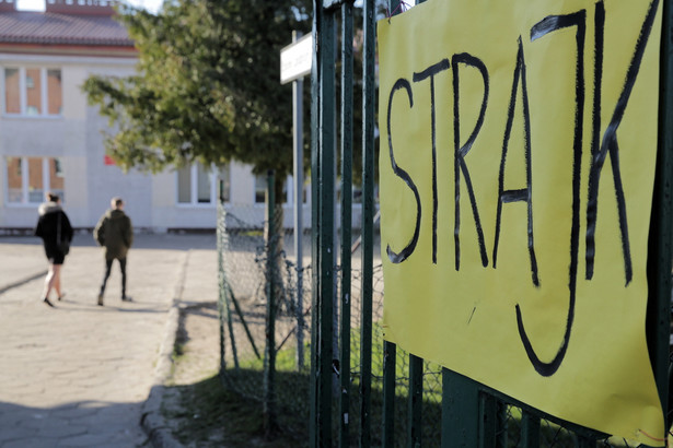 Strajk nauczycieli - ile przedszkoli i szkół funkcjonuje normalnie? DANE MEN