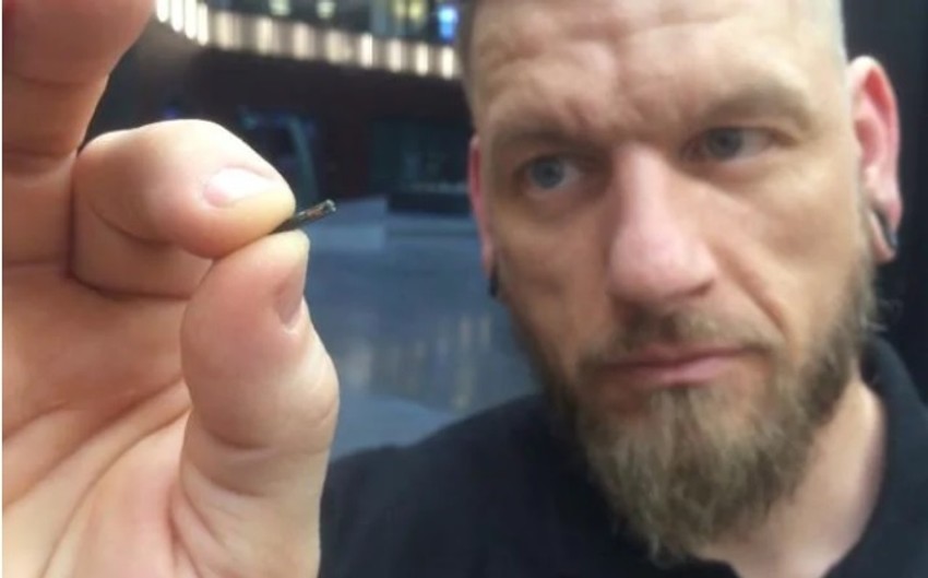 Mikročip će se nalaziti između palca i kažiprsta