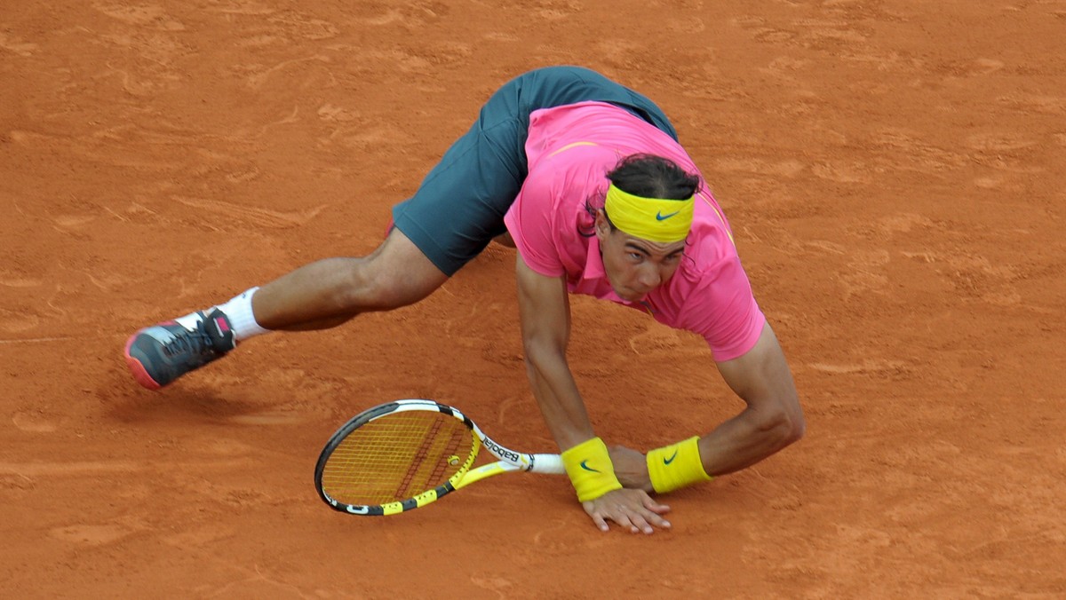 Francuska i hiszpańska prasa sporo miejsca poświęciła na swoich łamach sensacyjnej porażce Rafaela Nadala, czterokrotnego triumfatora French Open, ze Szwedem Robinem Soederlingiem w 1/8 finału tej imprezy. Fachowcy zgodnie twierdzą, że przed Rogerem Federerem otworzyła się niepowtarzalna szansa na pierwszy triumf na paryskich kortach.