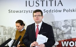 Iustitia opublikowała raport "Wymiar sprawiedliwości pod presją". "Pokazuje ofiary i prześladowców"