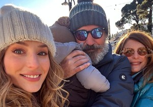 Gaga Jovanović sa unukom ćerkom i ženom