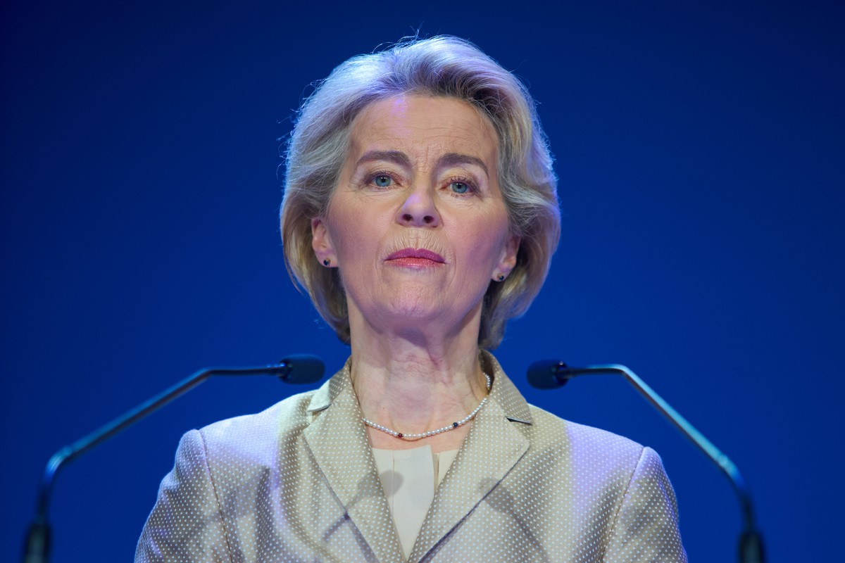 Kalendarz unijny. Ursula von der Leyen na czerwonym świetle