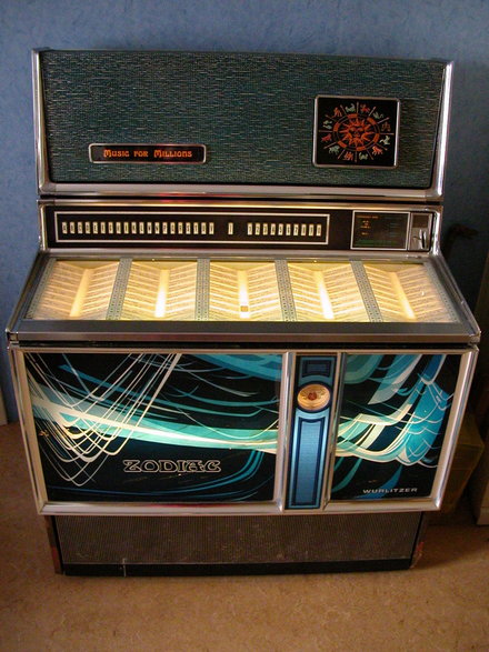 Szafa grająca Wurlitzer Zodiac 3500 z 1971 r.