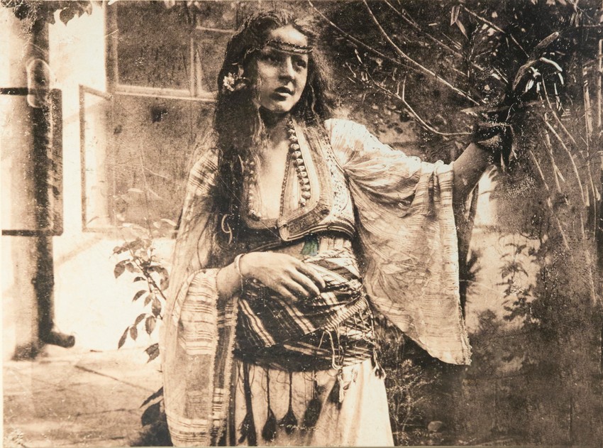Anđa Petrović, Nadeždina sestra, u narodnoj nošnji, 1907-1908 Beograd