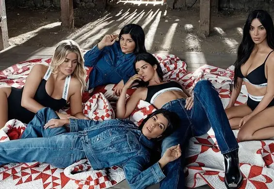 Siostry Kardashian i Jenner w nowej kampanii Calvina Kleina. Kylie dalej trolluje media