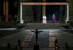 Papież i krucyfiks z czasów zarazy. Takiej Drogi Krzyżowej jeszcze nie było