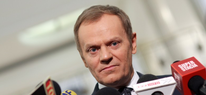 Tusk uczci ofiary katastrofy. "Nie mam powodu uciekać z Polski"