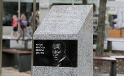 Warszawa upamiętniła czarnoskórego powstańca Augusta Agbooli Browne'a ps. "Ali"