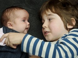 Niezwykłe bliźniaki. Cztery lata różnicy!