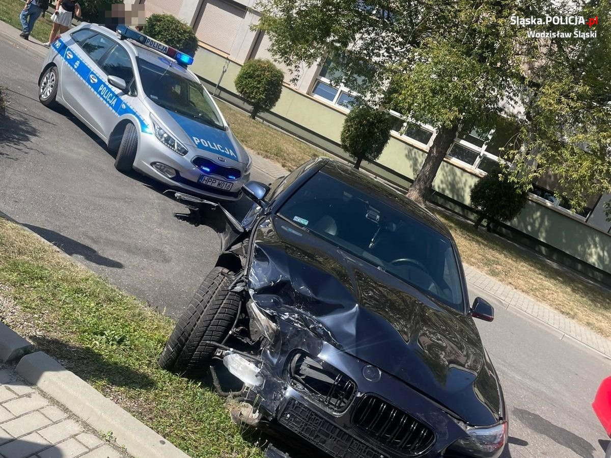 Demolka na parkingu. Pijanego sprawcę zatrzymali świadkowie