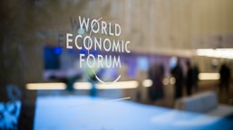 amerykański minister ds. handlu wygwizdany w davos. część gości opuściła salę