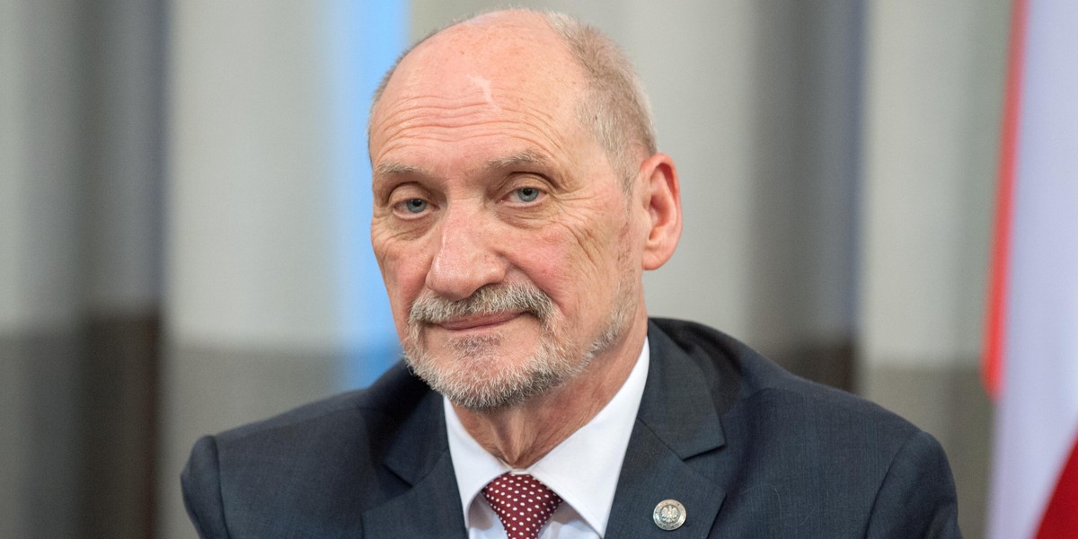 Macierewicz wytknął błąd TVP Info